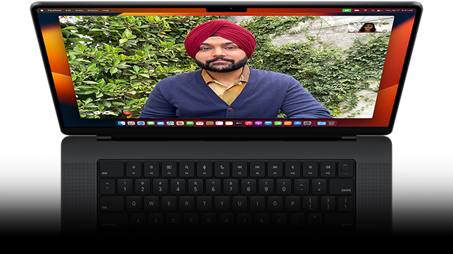 Una videochiamata FaceTime su MacBook Pro.