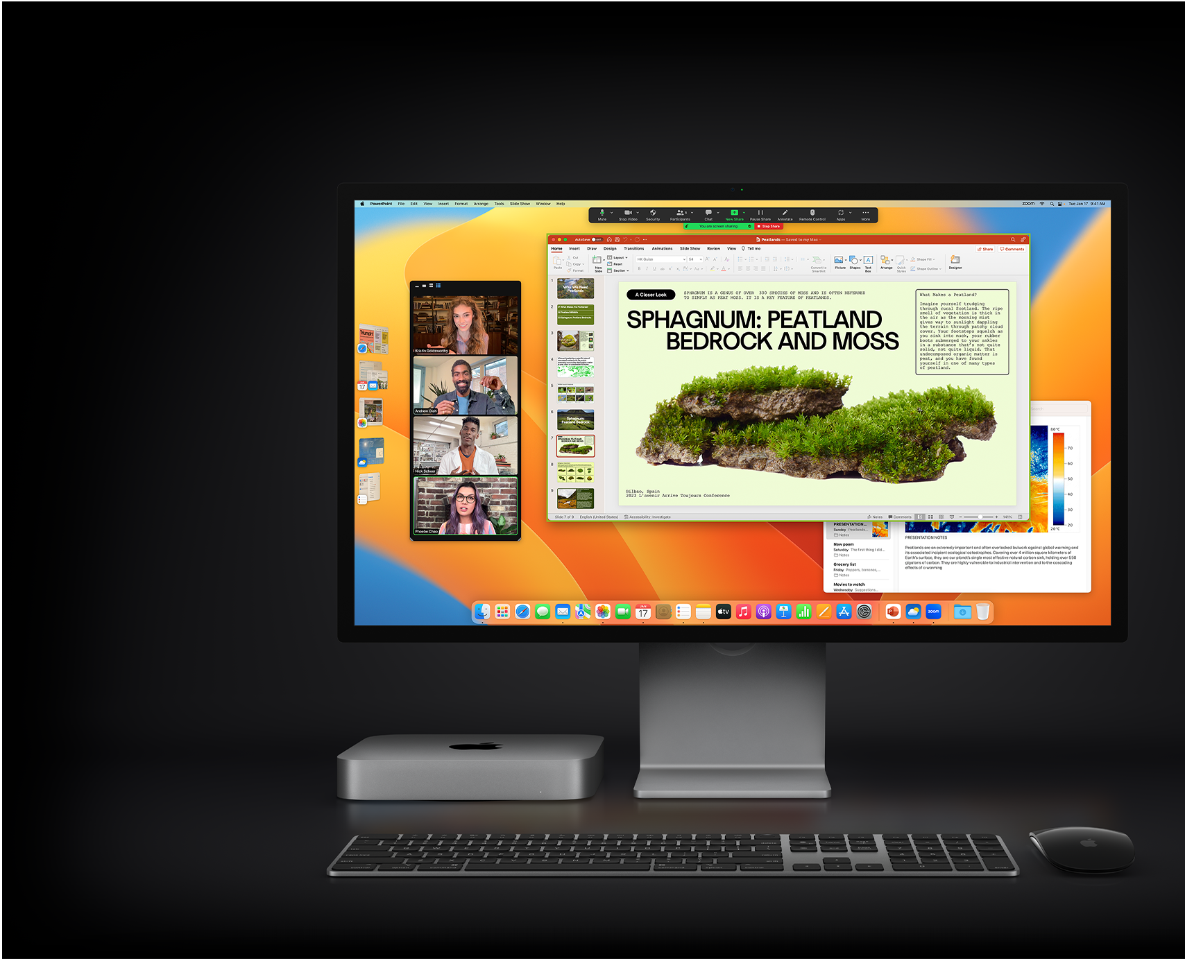Mac mini con Magic Mouse, Magic Keyboard e Studio Display che mostra una presentazione Microsoft PowerPoint condivisa durante una riunione Zoom, con l’app Note in background.
